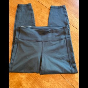 EUC GAPfit blackout workout leggings. Capri